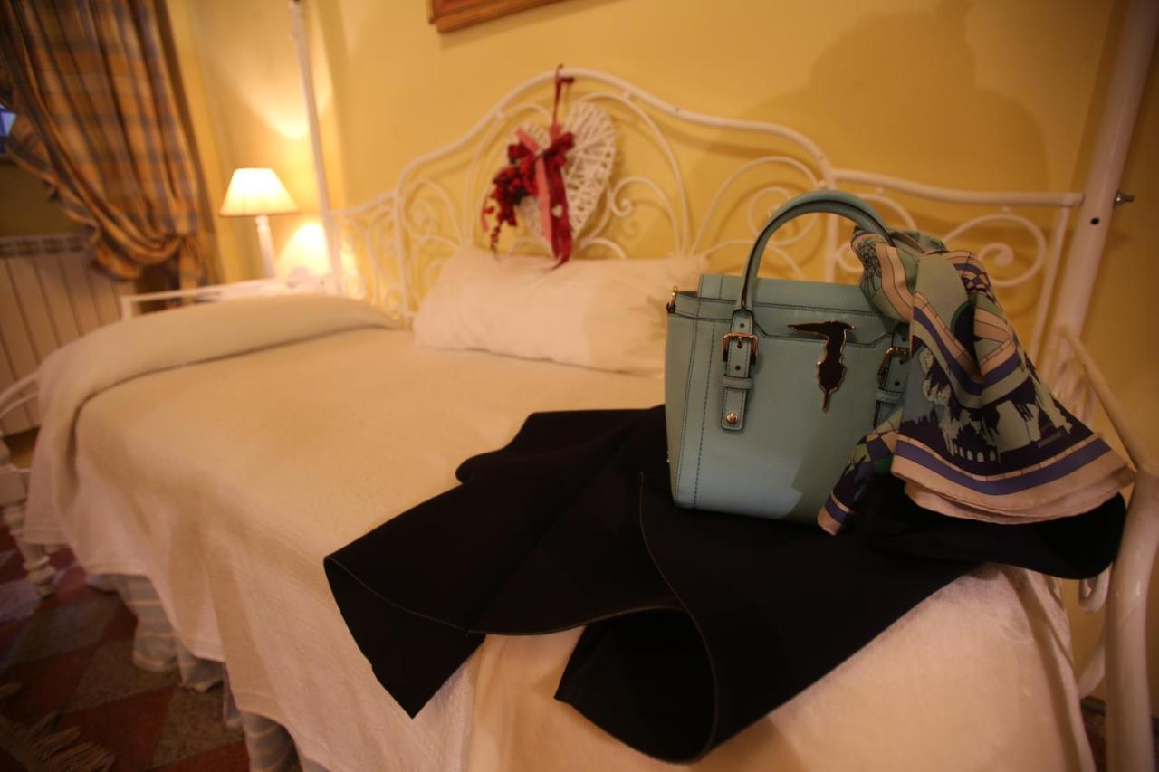 B&B Le Aquile Siena Bagian luar foto