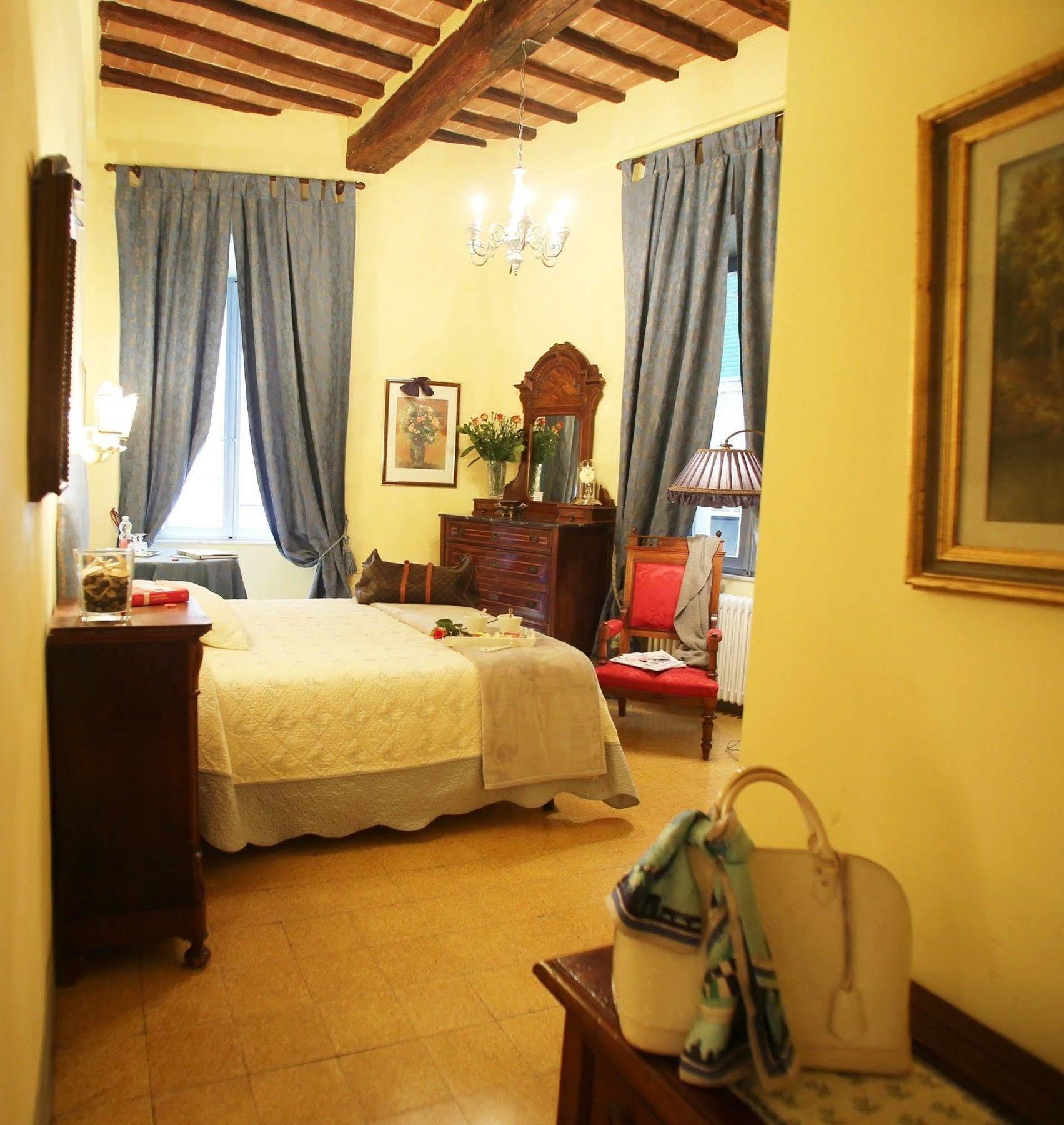 B&B Le Aquile Siena Bagian luar foto