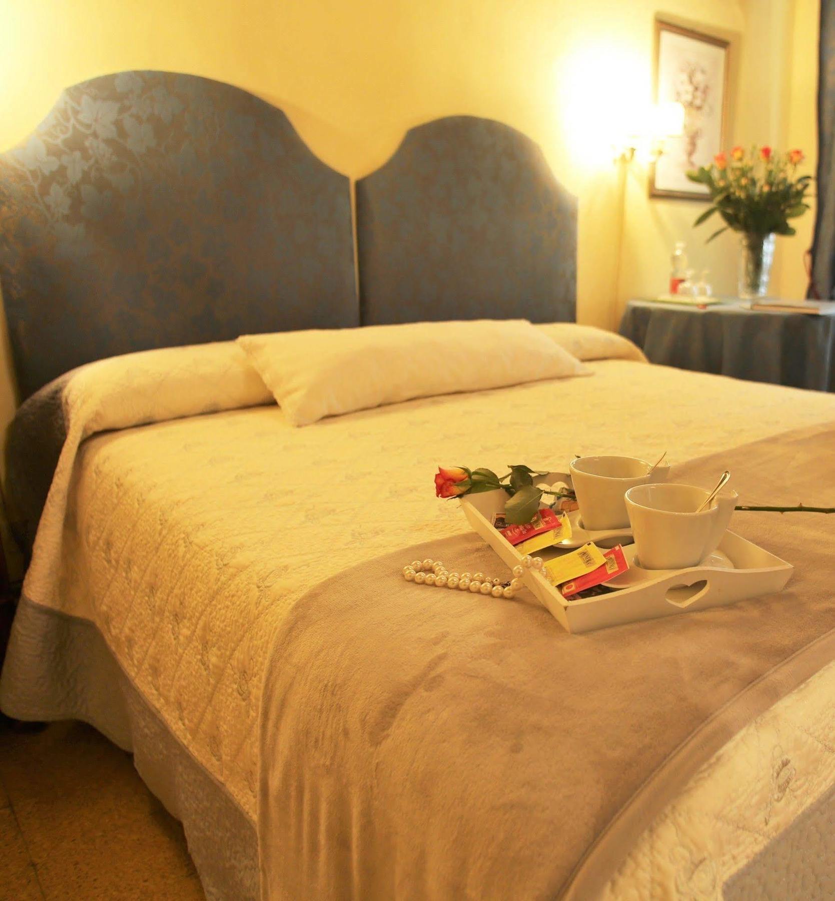 B&B Le Aquile Siena Bagian luar foto